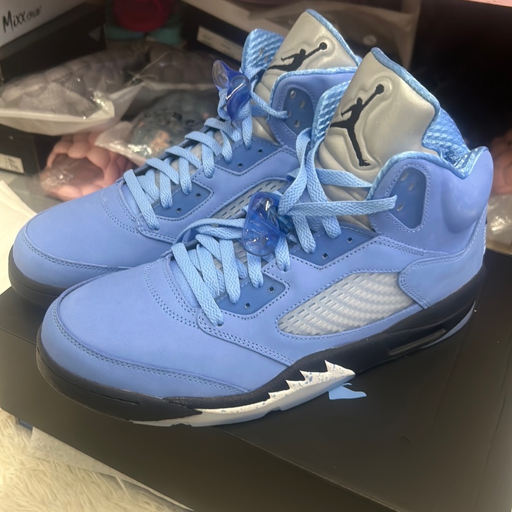 Air Jordan retro 5 U.N.C. university blue